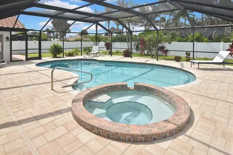 Exterior - 429 Darling Dr, Venice, FL 34285 photo 6 of 28