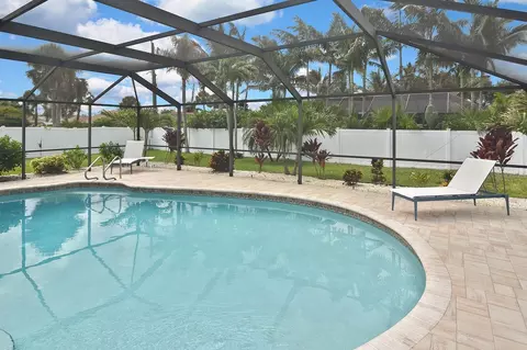 Exterior - 429 Darling Dr, Venice, FL 34285 photo 8 of 28
