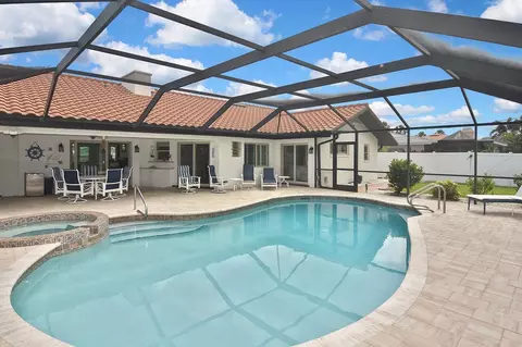 Exterior - 429 Darling Dr, Venice, FL 34285 photo 10 of 28