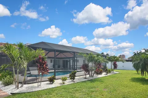 Exterior - 429 Darling Dr, Venice, FL 34285 photo 16 of 28