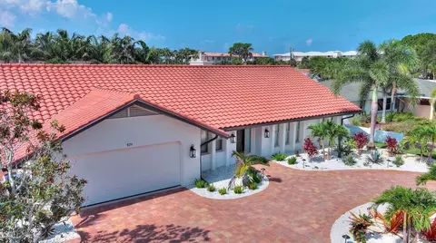 Exterior - 429 Darling Dr, Venice, FL 34285 photo 1 of 28