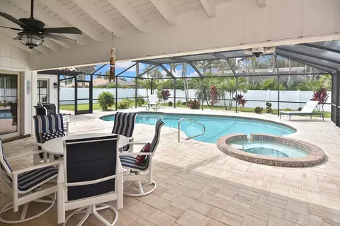 Exterior - 429 Darling Dr, Venice, FL 34285 photo 5 of 28