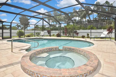 Exterior - 429 Darling Dr, Venice, FL 34285 photo 7 of 28
