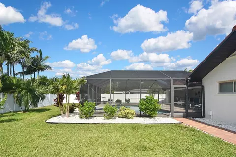 Exterior - 429 Darling Dr, Venice, FL 34285 photo 13 of 28
