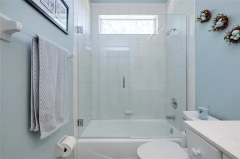 Bath - 919 Tranquility Cir, Osprey, FL 34229 photo 6 of 8