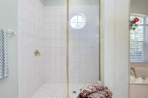 Bath - 919 Tranquility Cir, Osprey, FL 34229 photo 4 of 8