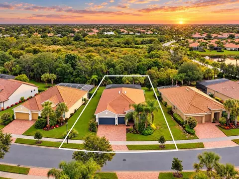 19556 Petrino St, Venice, FL 34293