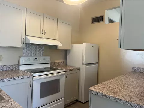 321 Alba St E, Venice, FL 34285 photo 5
