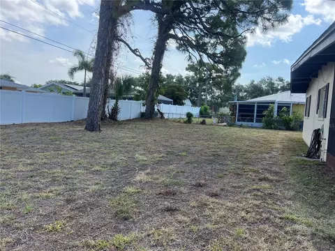 321 Alba St E, Venice, FL 34285 photo 31