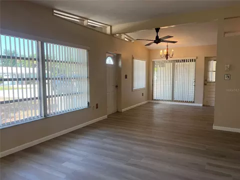 321 Alba St E, Venice, FL 34285 photo 2