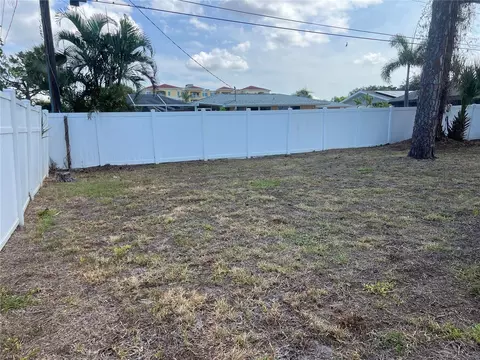 321 Alba St E, Venice, FL 34285 photo 32