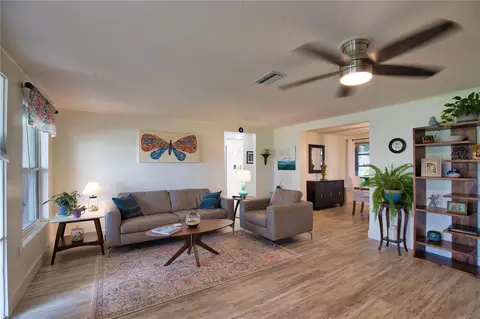 Living - 459 E Baffin Dr, Venice, FL 34293 photo 3 of 4