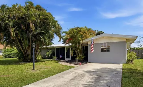 Exterior - 459 E Baffin Dr, Venice, FL 34293 photo 2 of 17