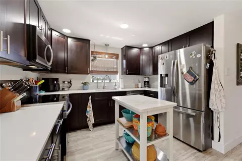Kitchen - 459 E Baffin Dr, Venice, FL 34293 photo 4 of 5