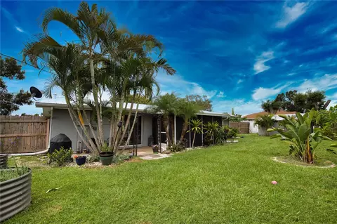 Exterior - 459 E Baffin Dr, Venice, FL 34293 photo 15 of 17
