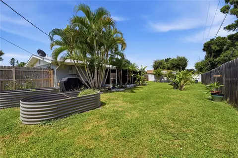 Exterior - 459 E Baffin Dr, Venice, FL 34293 photo 13 of 17