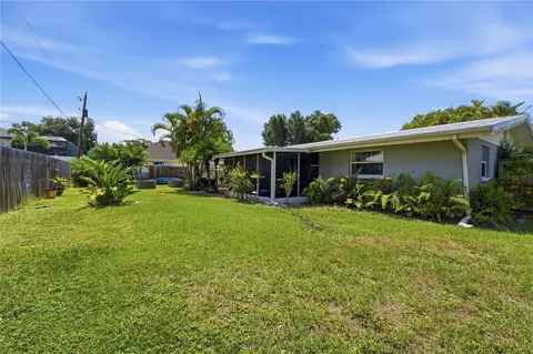 Exterior - 459 E Baffin Dr, Venice, FL 34293 photo 14 of 17