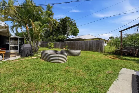 Exterior - 459 E Baffin Dr, Venice, FL 34293 photo 12 of 17