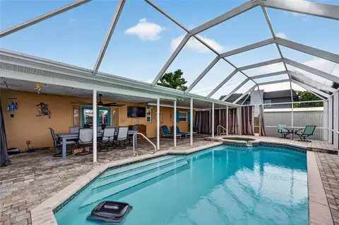 Exterior - 895 E Baffin Dr, Venice, FL 34293 photo 10 of 18