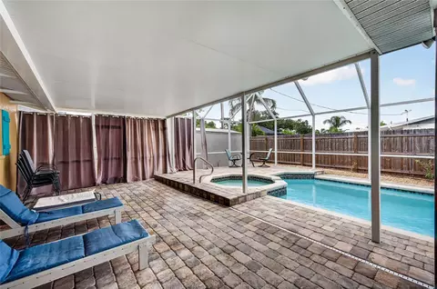 Exterior - 895 E Baffin Dr, Venice, FL 34293 photo 6 of 18
