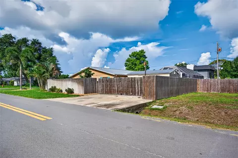 Exterior - 895 E Baffin Dr, Venice, FL 34293 photo 3 of 18