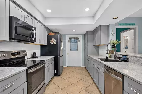 Kitchen - 895 E Baffin Dr, Venice, FL 34293 photo 4 of 8