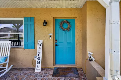 Exterior - 895 E Baffin Dr, Venice, FL 34293 photo 5 of 18
