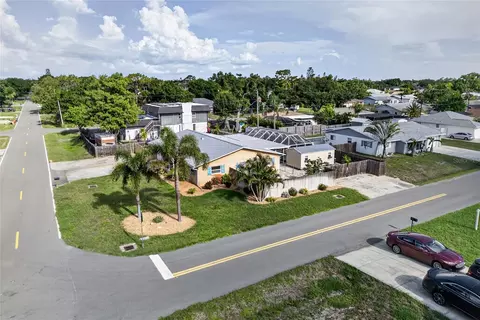 View/Area - 895 E Baffin Dr, Venice, FL 34293 photo 8 of 25