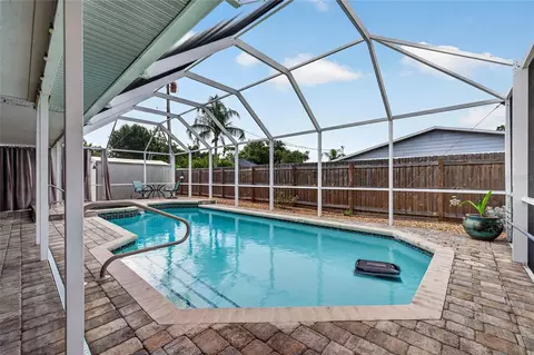 Exterior - 895 E Baffin Dr, Venice, FL 34293 photo 12 of 18