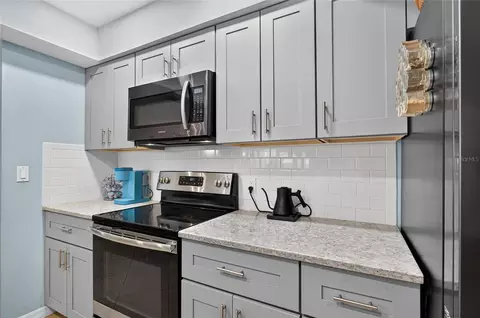 Kitchen - 895 E Baffin Dr, Venice, FL 34293 photo 3 of 8