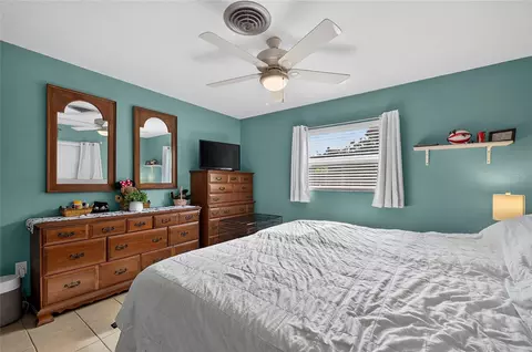 Bedroom - 895 E Baffin Dr, Venice, FL 34293 photo 3 of 8
