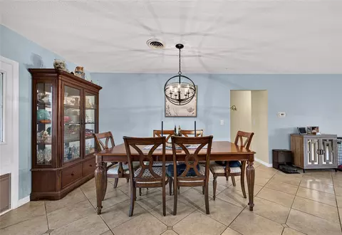 Dining - 895 E Baffin Dr, Venice, FL 34293 photo 3 of 3