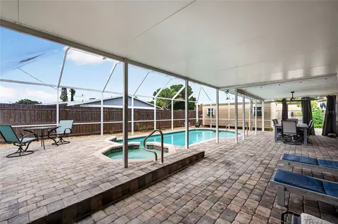 Exterior - 895 E Baffin Dr, Venice, FL 34293 photo 7 of 18