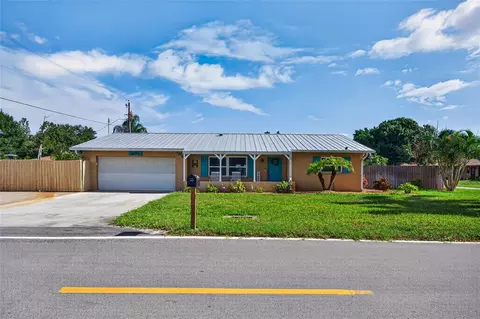 Exterior - 895 E Baffin Dr, Venice, FL 34293 photo 14 of 18