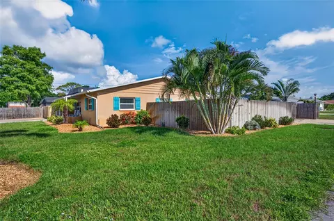 Exterior - 895 E Baffin Dr, Venice, FL 34293 photo 15 of 18