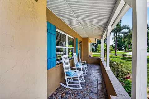 Exterior - 895 E Baffin Dr, Venice, FL 34293 photo 4 of 18