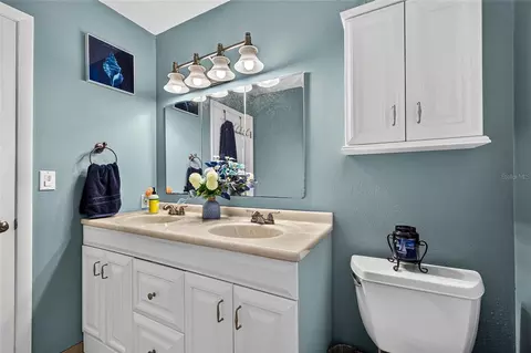 Bath - 895 E Baffin Dr, Venice, FL 34293 photo 4 of 4