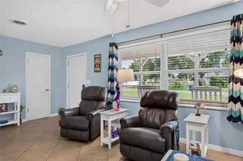 Living - 895 E Baffin Dr, Venice, FL 34293 photo 1 of 4