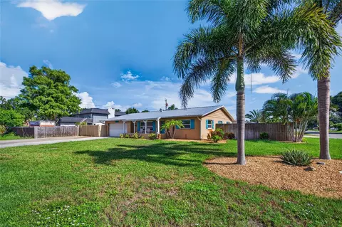 Exterior - 895 E Baffin Dr, Venice, FL 34293 photo 2 of 18