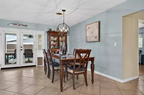 Dining - 895 E Baffin Dr, Venice, FL 34293 photo 1 of 3