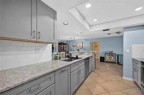 Kitchen - 895 E Baffin Dr, Venice, FL 34293 photo 6 of 8