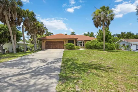 2317 Goya Dr, Nokomis, FL 34275
