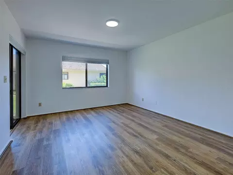 Living - 2004 Longpointe Cir #E2, Venice, FL 34293 photo 8 of 9