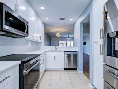 Kitchen - 2004 Longpointe Cir #E2, Venice, FL 34293 photo 4 of 4