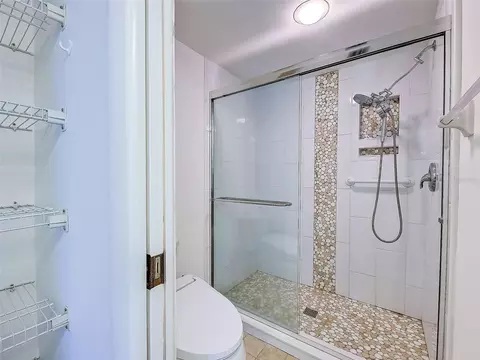 Bath - 2004 Longpointe Cir #E2, Venice, FL 34293 photo 4 of 5