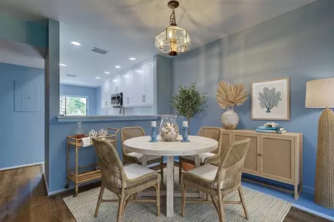 Dining - 2004 Longpointe Cir #E2, Venice, FL 34293 photo 1 of 2