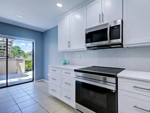 Kitchen - 2004 Longpointe Cir #E2, Venice, FL 34293 photo 2 of 4