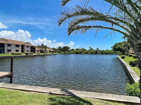 View/Area - 2004 Longpointe Cir #E2, Venice, FL 34293 photo 2 of 2