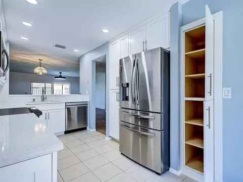 Kitchen - 2004 Longpointe Cir #E2, Venice, FL 34293 photo 3 of 4