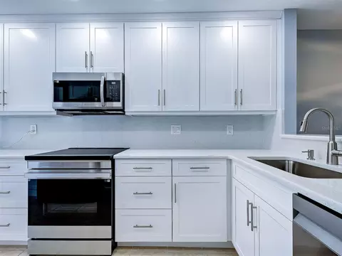 Kitchen - 2004 Longpointe Cir #E2, Venice, FL 34293 photo 1 of 4